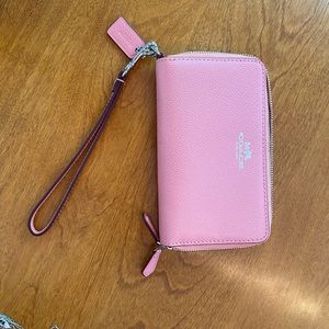 Brand new Coach zippered wallet in pink.